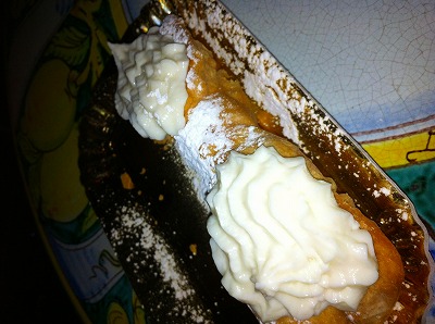 シチリア名物スイーツ、カンノーロ(Cannolo) シチリア名物スイーツ、カンノーロ(Cannolo)
