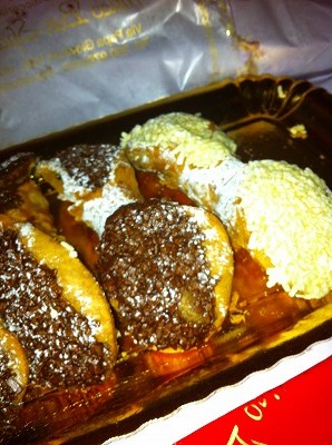 シチリア名物スイーツ、カンノーロ(Cannolo) シチリア名物スイーツ、カンノーロ(Cannolo)