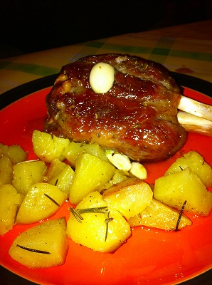 豚のすね肉オーブン焼き（lo stinco di maiale al forno）