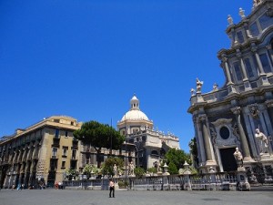 カターニアの中心ドゥオーモ広場