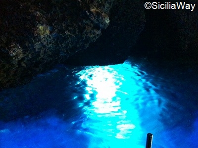 タオルミーナで青の洞窟訪問