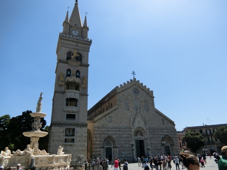 約100年前の地震から復興をとげたシチリア島の玄関口メッシーナ（Messina）