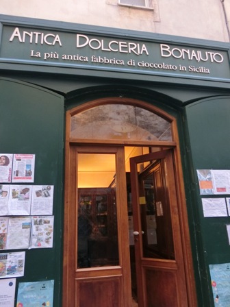 モディカの有名なチョコレート店Bonajuto