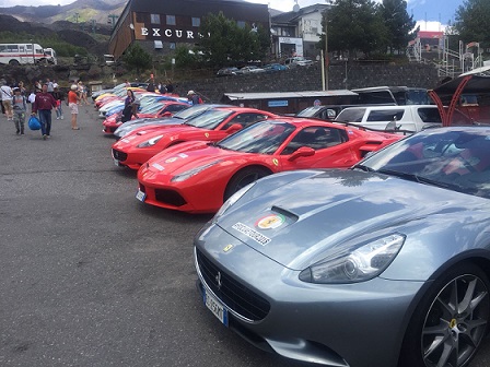 エトナでフェラーリショーに遭遇