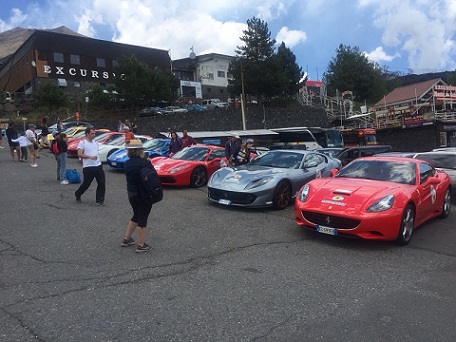 エトナでフェラーリショーに遭遇