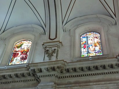 ラグーザイブラ地区の大聖堂のステンドグラス